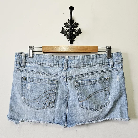 Vintage 2000's Garage Micro Mini Jean Skirt Size 11 Light Denim Y2K - Picture 3 of 4